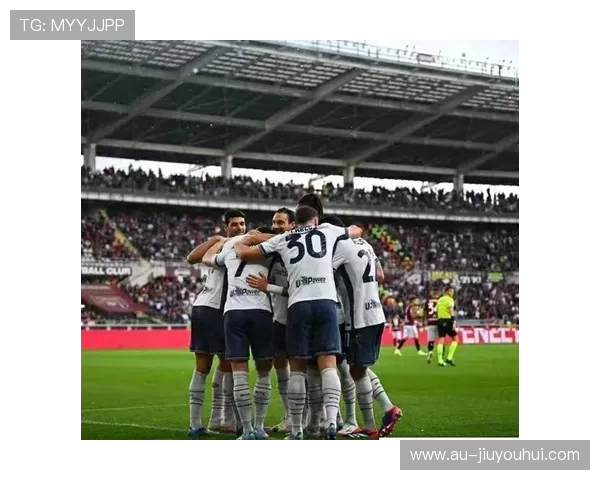 米兰客场锋线闪耀但防线再度崩盘 友谊赛以2比3告负引发深层警示